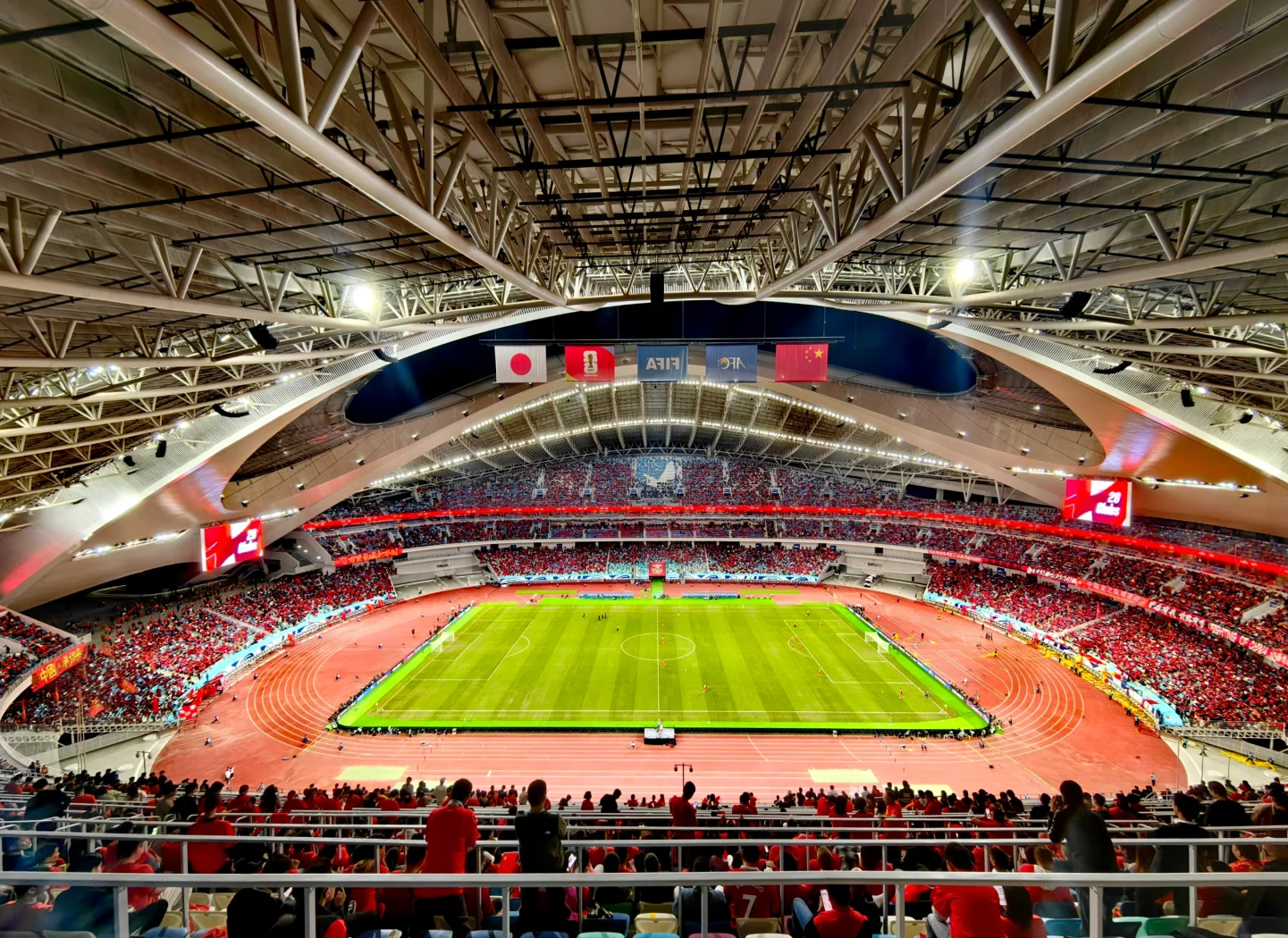 浓眉哥重返赛场，爆冷首场状态出色，曼联观众沸腾！(必看!申花队逆袭中超的精彩瞬间)-开云最新网站