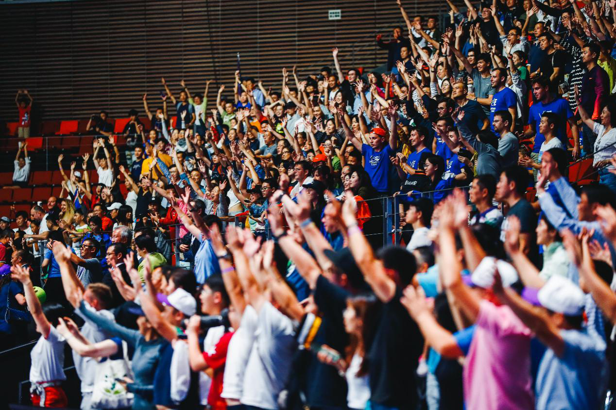 浓眉哥重返赛场，爆冷首场状态出色，曼联观众沸腾！(必看!申花队逆袭中超的精彩瞬间)