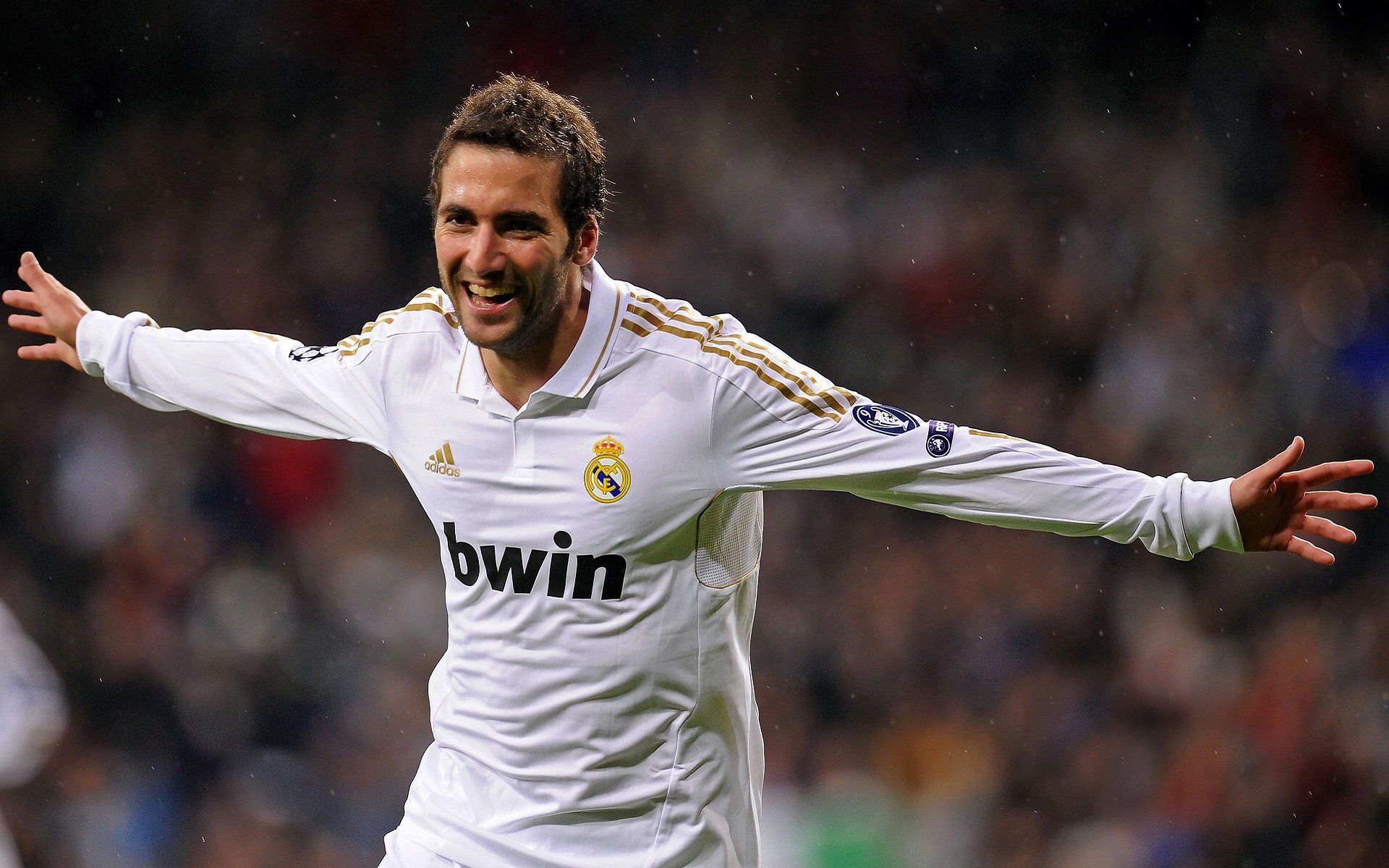 老鹰不断突破！梅西连续七场比赛得分领先优势明显比赛高潮迭起