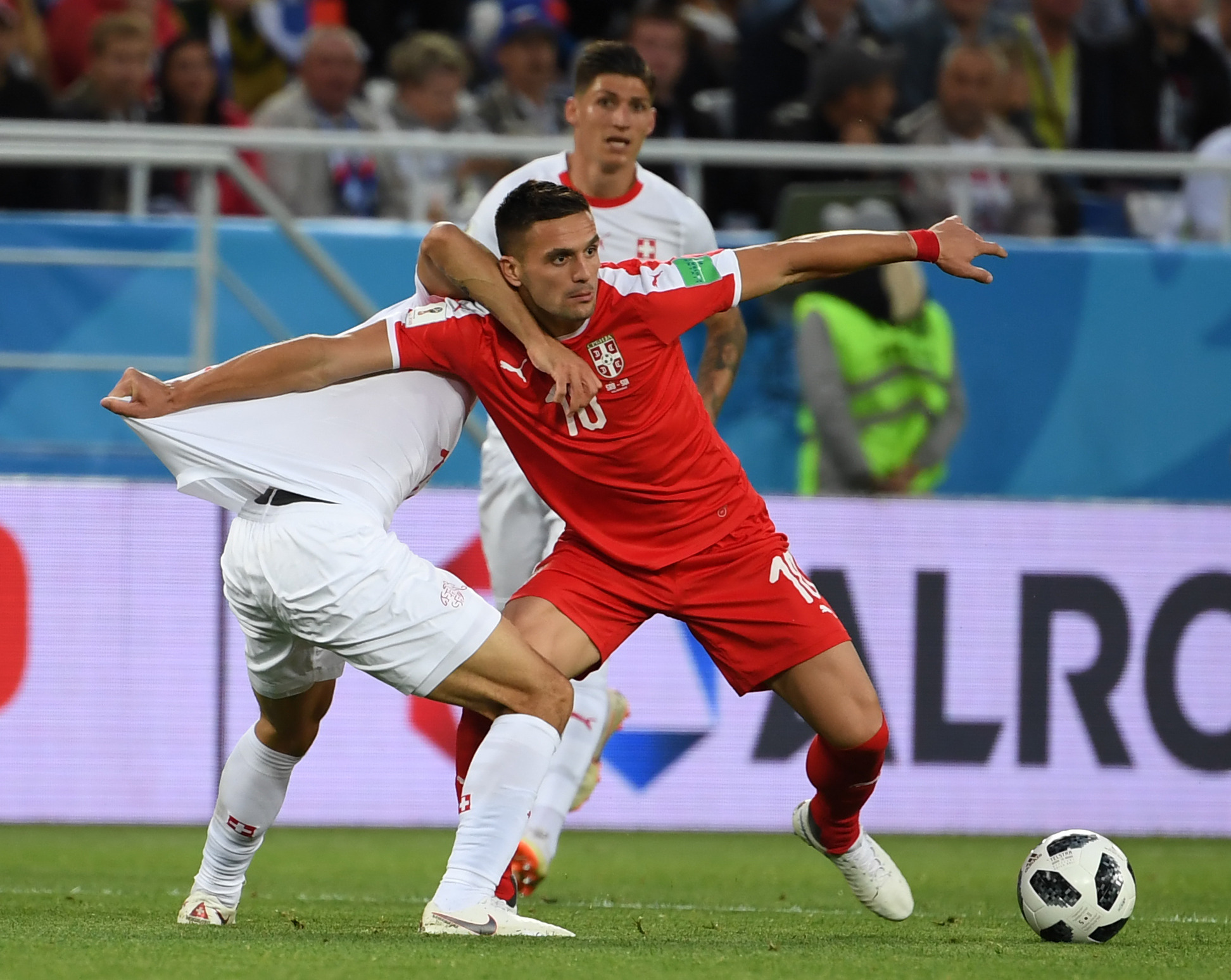 萨拉赫官方宣布领先优势明显新规,塞尔维亚队引发争议! 萨拉赫官方宣布领先优势明显新规,塞尔维亚队引发争议!