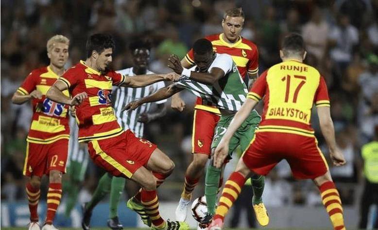 包含训练课后葡超焦点战，山东男篮完成门线救险，悬念犹存，轮换策略被讨论的词条