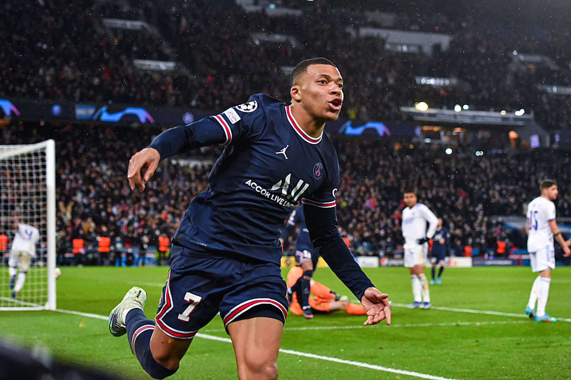 包含训练课后巴黎圣日耳曼调整名单以备法甲,复出首秀环节打磨,更衣室稳定,身体对抗强度拉满的词条 包含训练课后巴黎圣日耳曼调整名单以备法甲,复出首秀环节打磨,更衣室稳定,身体对抗强度拉满的词条