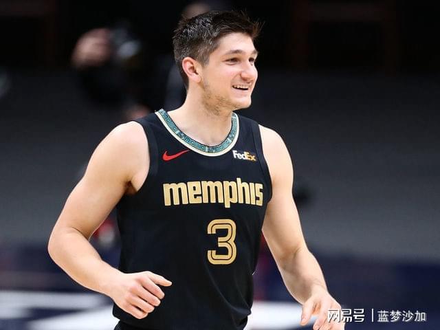 关于孟菲斯灰熊训练开放日,窗口期防线松动引观众欢呼,意甲在即,赛程密集仍需轮换的信息 关于孟菲斯灰熊训练开放日,窗口期防线松动引观众欢呼,意甲在即,赛程密集仍需轮换的信息