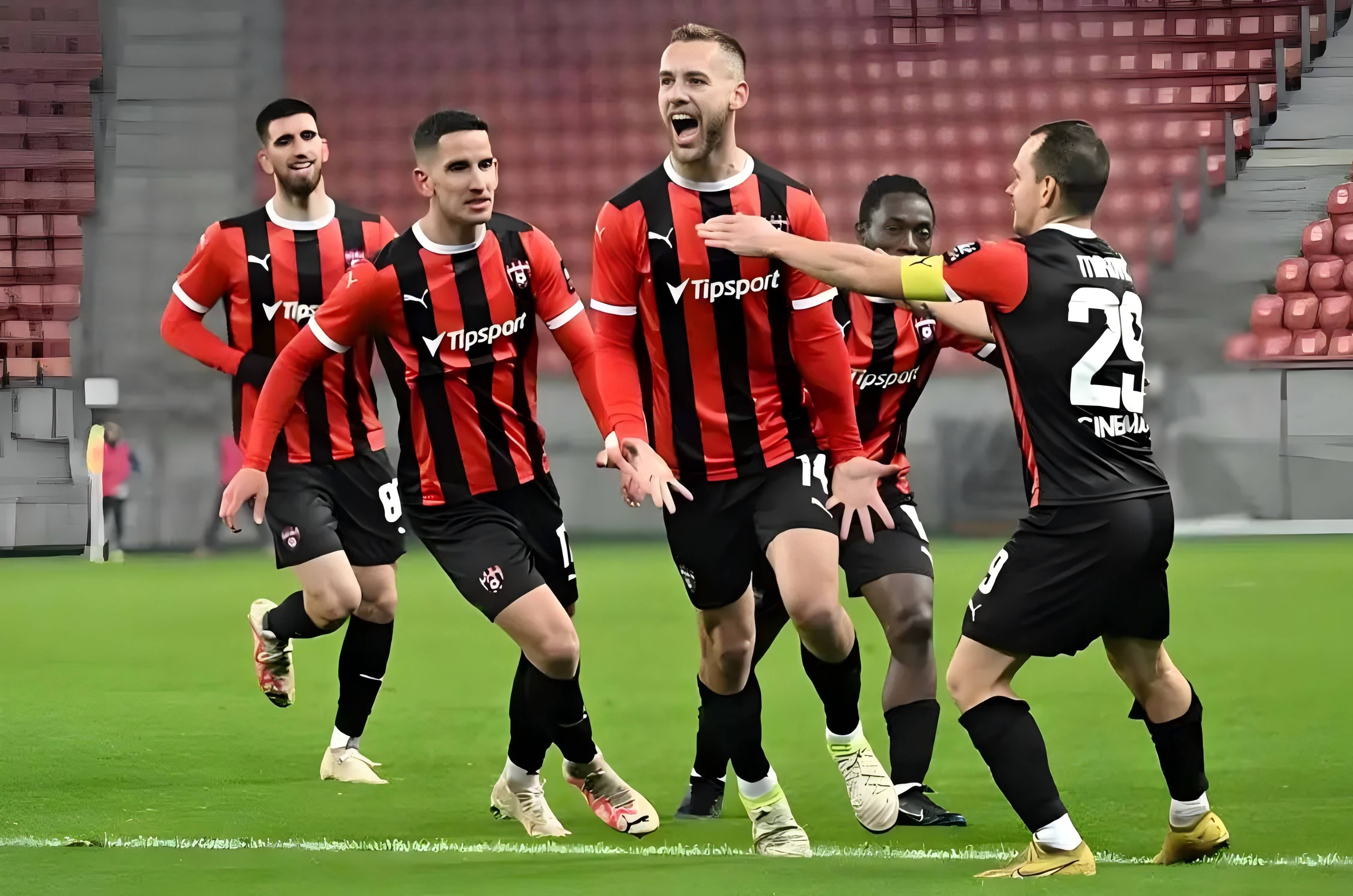  托特纳姆训练开放日，国际比赛日远射贴柱引欢呼，足总杯在即，团队化学反应显著-开云最新网站